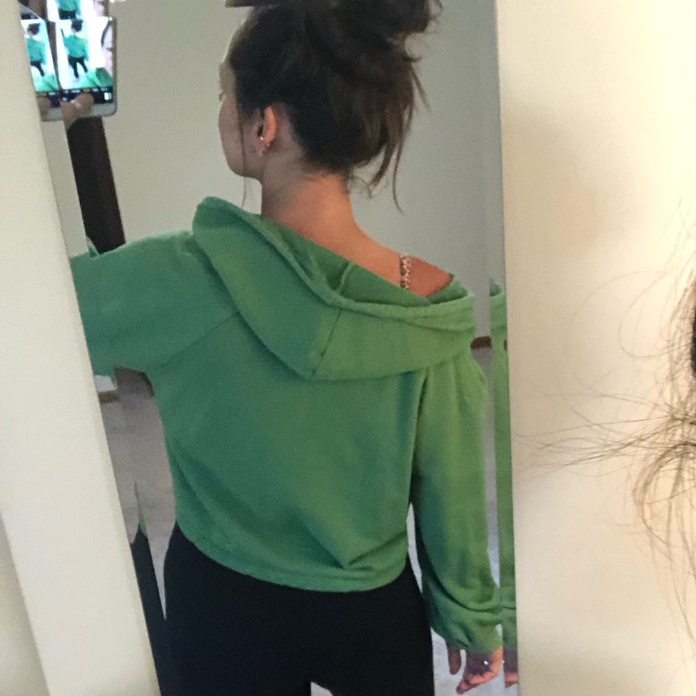 Q2 Cropped Hoodie